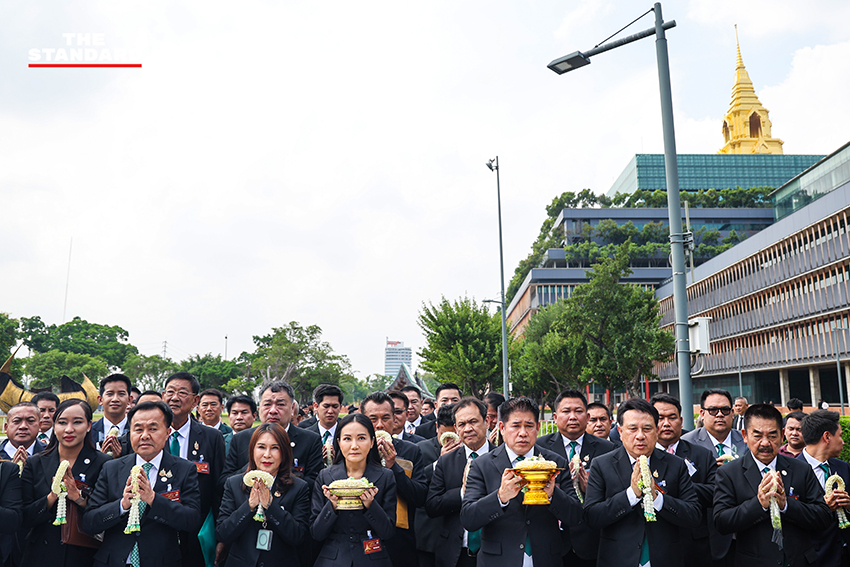 ร.อ. ธรรมนัส พรหมเผ่า และคณะ สส. พรรคกล้าธรรม สวมสูทสีเขียวเข้ารายงานตัวที่รัฐสภา 15