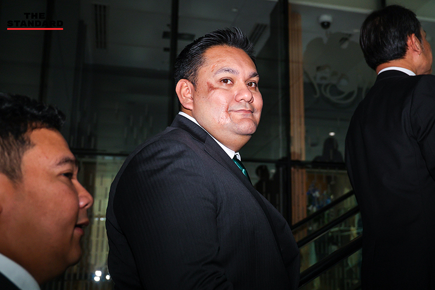 ร.อ. ธรรมนัส พรหมเผ่า และคณะ สส. พรรคกล้าธรรม สวมสูทสีเขียวเข้ารายงานตัวที่รัฐสภา 7