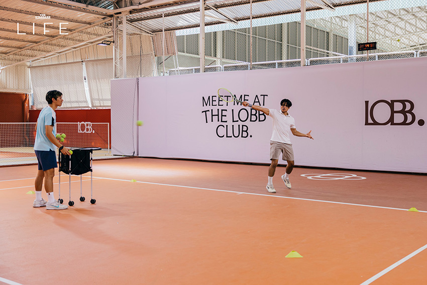 คอร์ตเทนนิสสีส้มอิฐสวยงามที่ The Lobb Club พร้อมบาร์สำหรับนั่งพักผ่อน 22