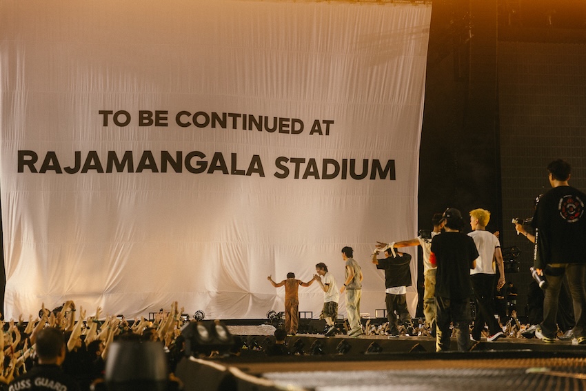 ภาพบรรยากาศคอนเสิร์ต THREE MAN DOWN Live ที่ สนามศุภชลาศัย เต็มไปด้วยแฟนเพลงนับหมื่นและแสงสีตระการตา 17