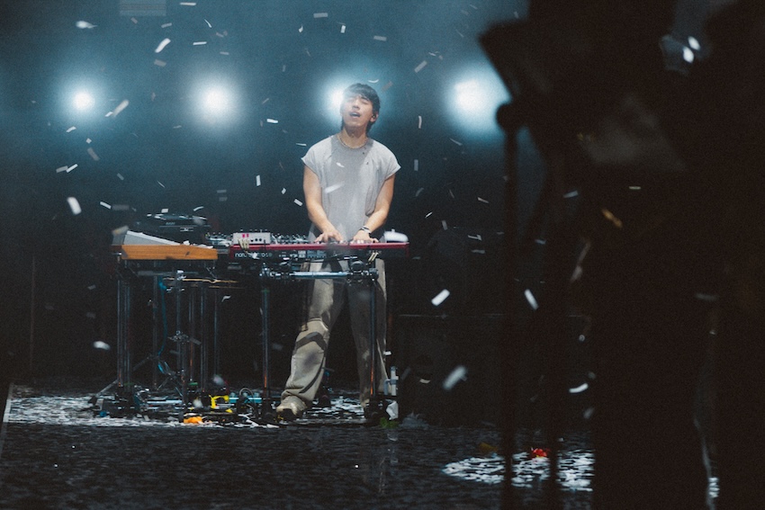 ภาพบรรยากาศคอนเสิร์ต THREE MAN DOWN Live ที่ สนามศุภชลาศัย เต็มไปด้วยแฟนเพลงนับหมื่นและแสงสีตระการตา 3