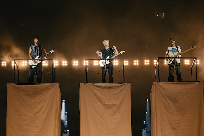 ภาพบรรยากาศคอนเสิร์ต THREE MAN DOWN Live ที่ สนามศุภชลาศัย เต็มไปด้วยแฟนเพลงนับหมื่นและแสงสีตระการตา 5