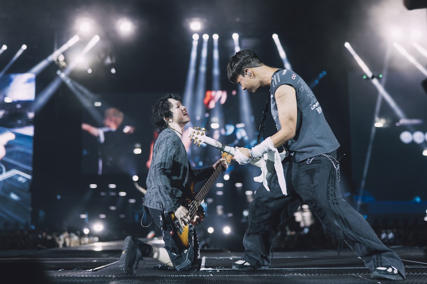 ภาพบรรยากาศคอนเสิร์ต THREE MAN DOWN Live ที่ สนามศุภชลาศัย เต็มไปด้วยแฟนเพลงนับหมื่นและแสงสีตระการตา 6