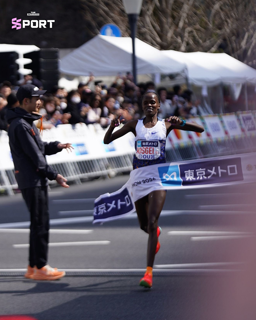 ภาพนักวิ่ง ทาเดเล ทาเคเล และ เฟิง เป่ยโหยว ในการแข่งขัน โตเกียว มาราธอน 2026 2