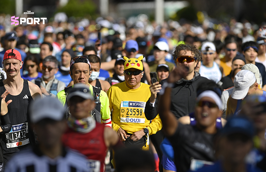 ภาพนักวิ่ง ทาเดเล ทาเคเล และ เฟิง เป่ยโหยว ในการแข่งขัน โตเกียว มาราธอน 2026 6