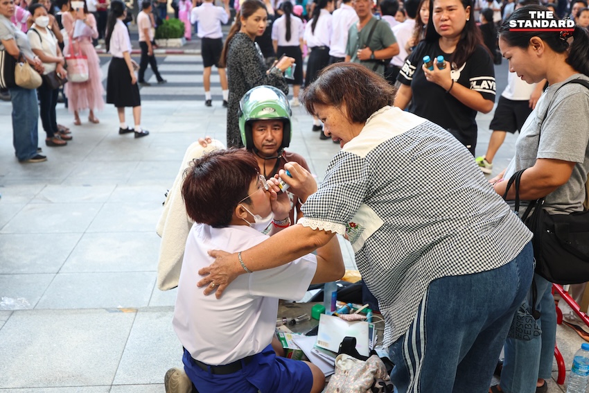 ภาพบรรยากาศผู้ปกครองและนักเรียนจำนวนมากบริเวณสนามสอบเข้าโรงเรียนเตรียมอุดมศึกษา 2569 ที่อิมแพ็ค เมืองทองธานี 13