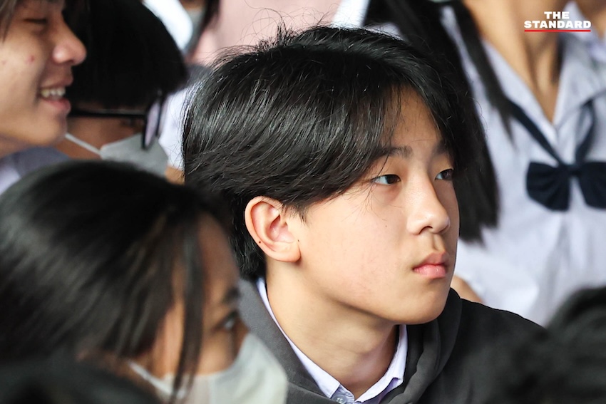 ภาพบรรยากาศผู้ปกครองและนักเรียนจำนวนมากบริเวณสนามสอบเข้าโรงเรียนเตรียมอุดมศึกษา 2569 ที่อิมแพ็ค เมืองทองธานี 4