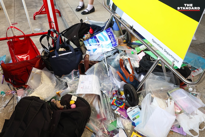 ภาพบรรยากาศผู้ปกครองและนักเรียนจำนวนมากบริเวณสนามสอบเข้าโรงเรียนเตรียมอุดมศึกษา 2569 ที่อิมแพ็ค เมืองทองธานี 7