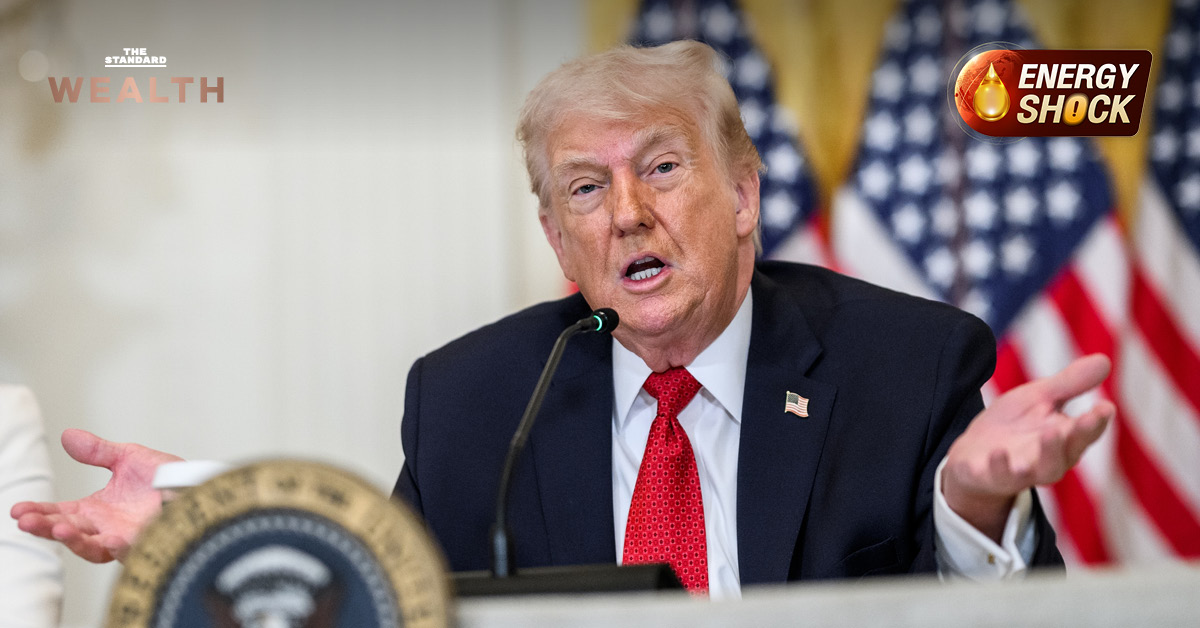 ภาพ โดนัลด์ ทรัมป์ ประธานาธิบดีสหรัฐฯ กำลังกล่าวสุนทรพจน์พร้อมรอยยิ้ม ขณะกล่าวติดตลกว่า ‘ช่องแคบทรัมป์’