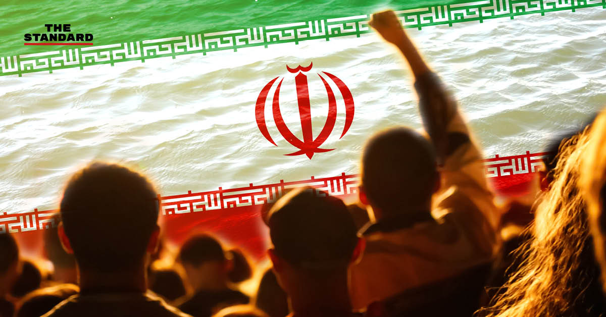 ภาพ โดนัลด์ ทรัมป์ อดีตประธานาธิบดีสหรัฐฯ และธงชาติอิหร่าน สื่อถึงการกระตุ้นให้ประชาชนลุกฮือโค่นรัฐบาล