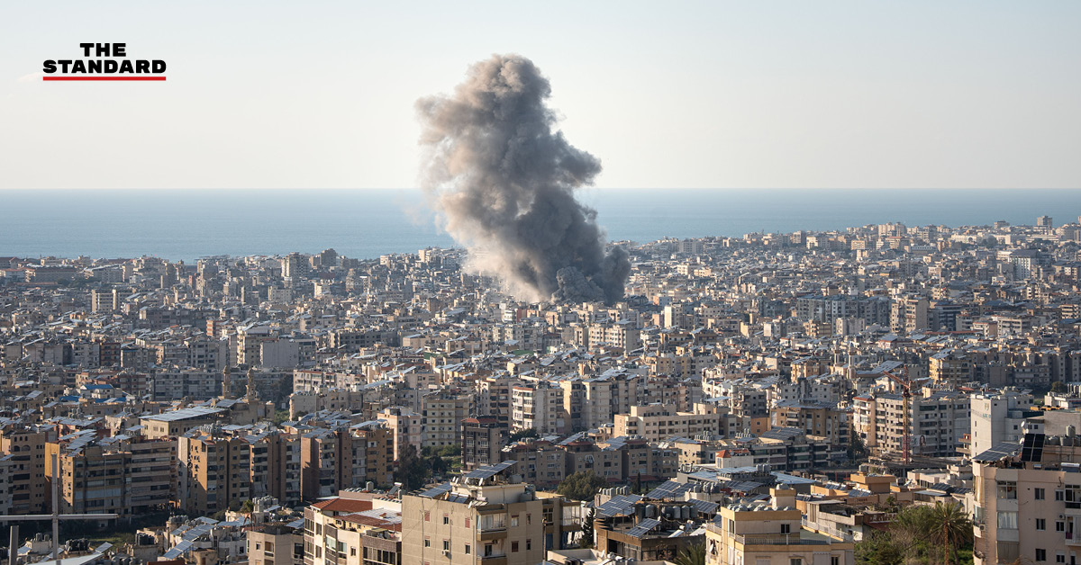 ภาพกราฟิกแสดงโลโก้ UNHCR พร้อมข้อความว่าระดมทรัพยากรช่วยเหลือวิกฤติในตะวันออกกลาง