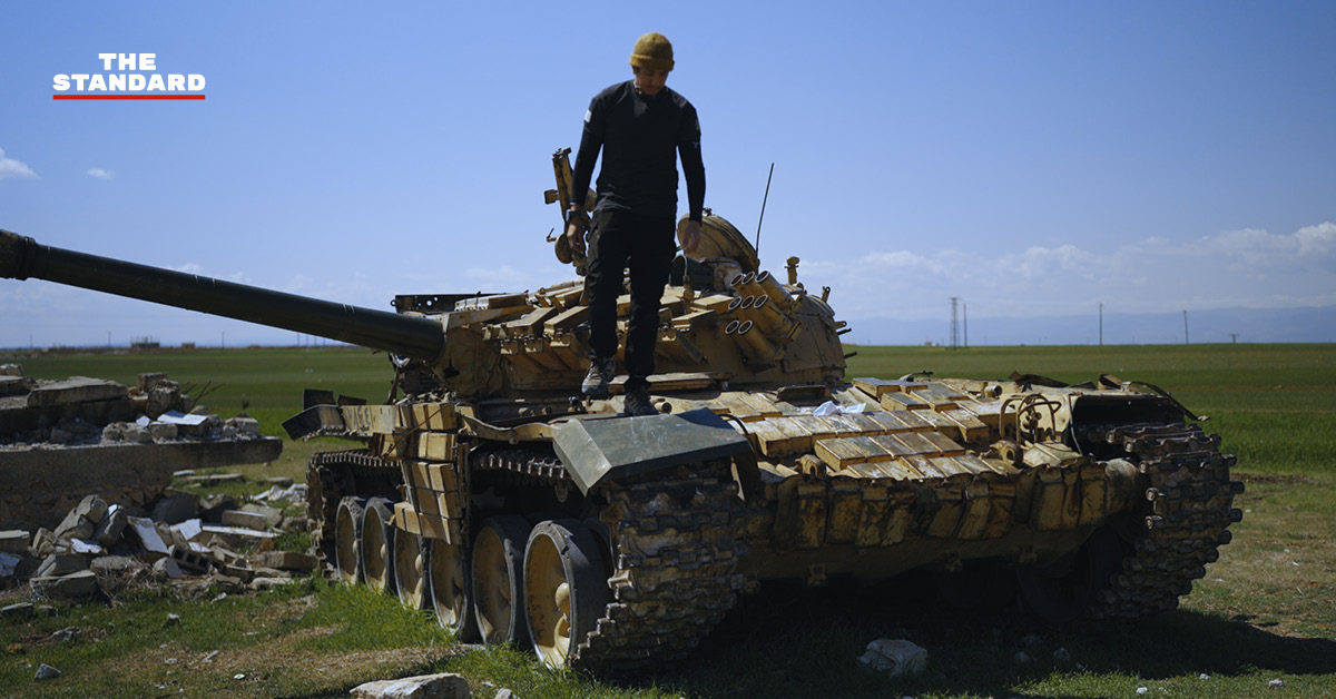 ภาพโปสเตอร์สารคดีเถื่อนTravel: Bad Bad World พร้อมรูปของ วรรณสิงห์ ประเสริฐกุล และรายละเอียดการฉายรอบพิเศษ