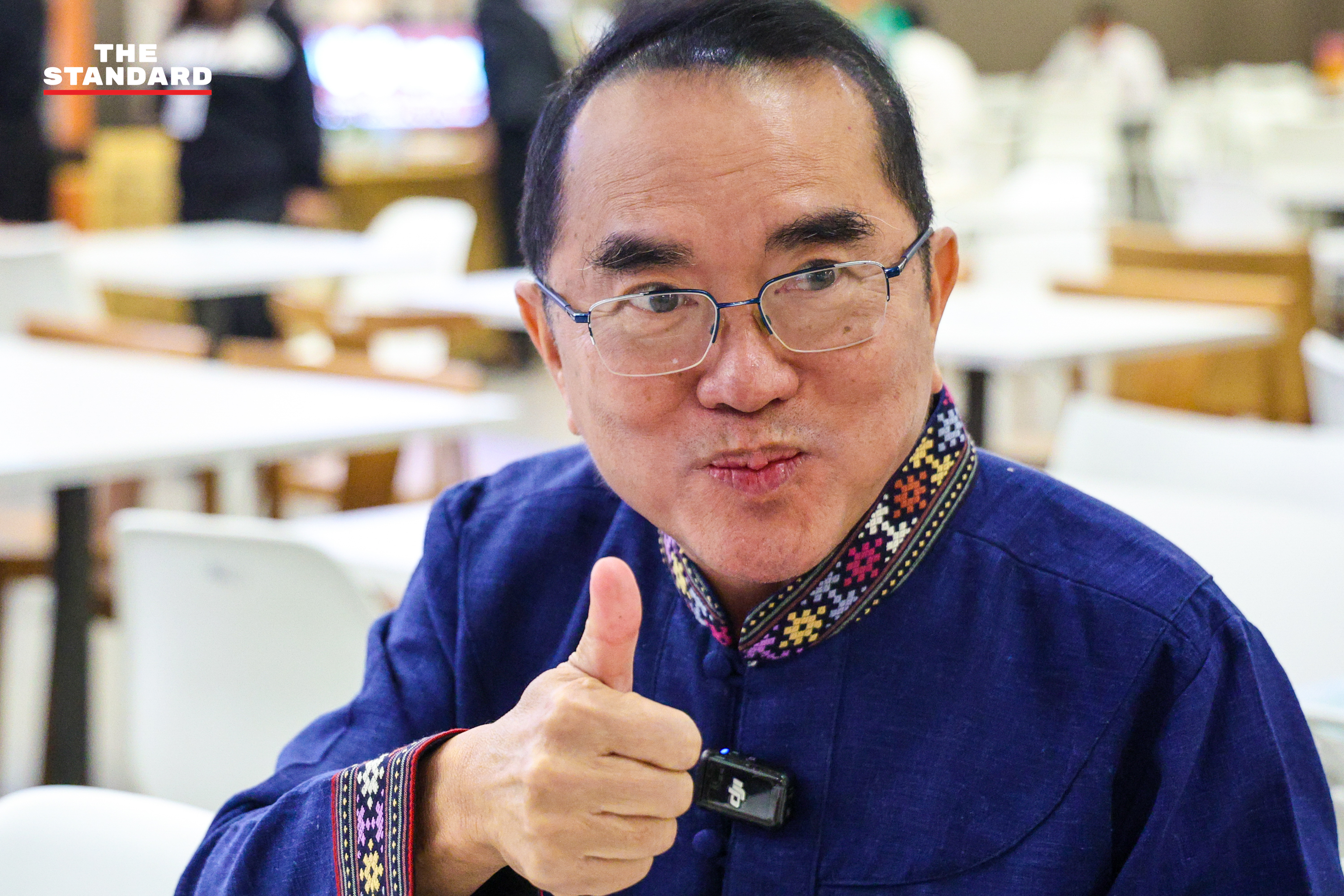 นพ. วรงค์ เดชกิจวิกรม หัวหน้าพรรคไทยภักดี ซื้อข้าวกะเพราหมูสับไข่ดาวที่โรงอาหารรัฐสภา 6