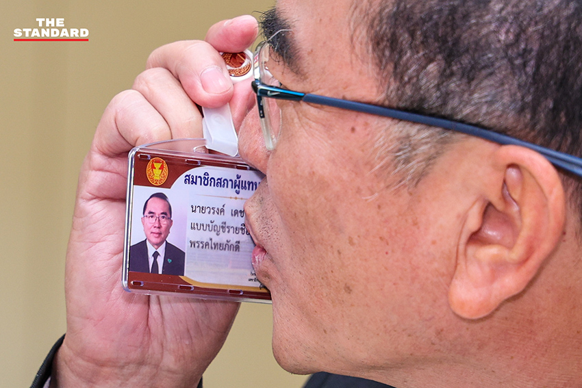 นพ. วรงค์ เดชกิจวิกรม หัวหน้าพรรคไทยภักดี เข้ารายงานตัวต่อสภาฯ ในฐานะ สส. หนึ่งเดียวของพรรค 10