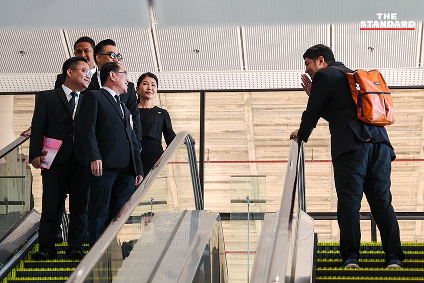 นพ. วรงค์ เดชกิจวิกรม หัวหน้าพรรคไทยภักดี เข้ารายงานตัวต่อสภาฯ ในฐานะ สส. หนึ่งเดียวของพรรค 5