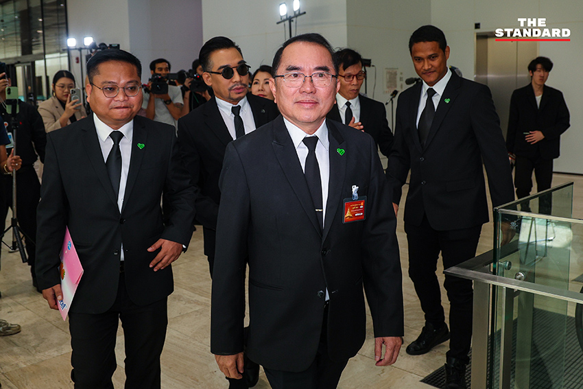 นพ. วรงค์ เดชกิจวิกรม หัวหน้าพรรคไทยภักดี เข้ารายงานตัวต่อสภาฯ ในฐานะ สส. หนึ่งเดียวของพรรค 7