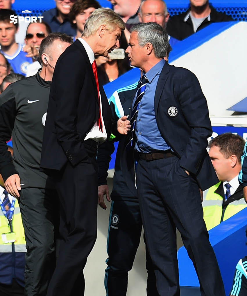 ภาพ อาร์แซน เวนเกอร์ และ โชเซ มูรินโญ สองกุนซือคู่กัดกำลังเผชิญหน้ากัน 4