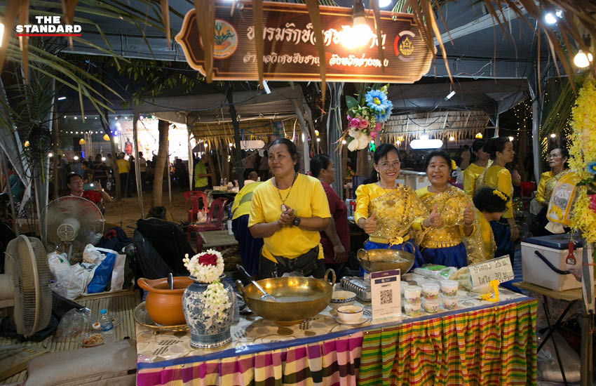 ภาพบรรยากาศงานรำลึกวีรชนแขวงเมืองวิเศษไชยชาญ ที่อนุสาวรีย์นายดอก นายทองแก้ว จังหวัดอ่างทอง 3
