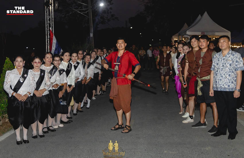 ภาพบรรยากาศงานรำลึกวีรชนแขวงเมืองวิเศษไชยชาญ ที่อนุสาวรีย์นายดอก นายทองแก้ว จังหวัดอ่างทอง 5