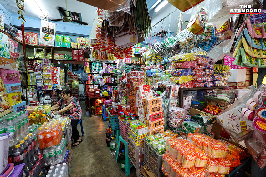 ภาพบรรยากาศตลาดวงเวียนใหญ่ที่เงียบเหงา ผู้คนจับจ่ายน้อยลง สะท้อนความกังวลจากราคาสินค้าที่เตรียมปรับขึ้น 3