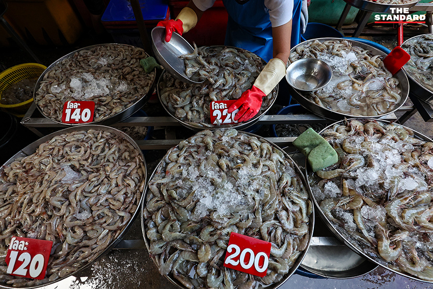 ภาพบรรยากาศตลาดวงเวียนใหญ่ที่เงียบเหงา ผู้คนจับจ่ายน้อยลง สะท้อนความกังวลจากราคาสินค้าที่เตรียมปรับขึ้น 7