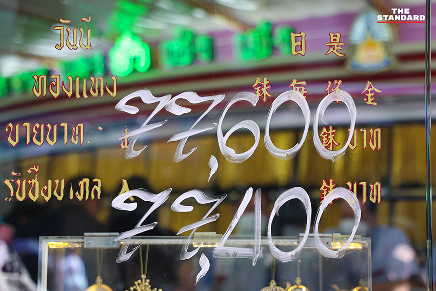 บรรยากาศร้านทองย่านเยาวราชที่ซบเซา ผู้คนบางตา แม้ราคาทองโลกผันผวนจากเหตุสู้รบตะวันออกกลาง 1
