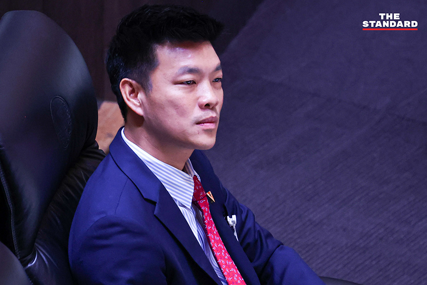 ภาพกลุ่ม สส. พรรคประชาชน 10 คน ขณะปฏิบัติหน้าที่ในรัฐสภา หลัง ป.ป.ช. ยื่นคดี 44 สส. ต่อศาล 1