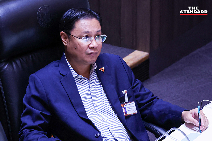 ภาพกลุ่ม สส. พรรคประชาชน 10 คน ขณะปฏิบัติหน้าที่ในรัฐสภา หลัง ป.ป.ช. ยื่นคดี 44 สส. ต่อศาล 10