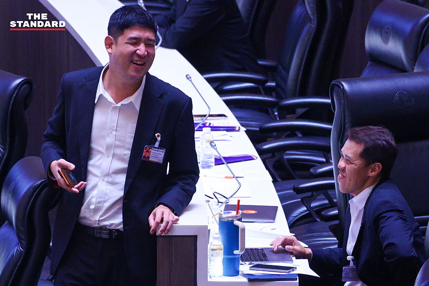 ภาพกลุ่ม สส. พรรคประชาชน 10 คน ขณะปฏิบัติหน้าที่ในรัฐสภา หลัง ป.ป.ช. ยื่นคดี 44 สส. ต่อศาล 11