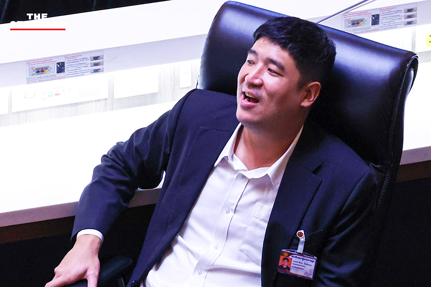 ภาพกลุ่ม สส. พรรคประชาชน 10 คน ขณะปฏิบัติหน้าที่ในรัฐสภา หลัง ป.ป.ช. ยื่นคดี 44 สส. ต่อศาล 15