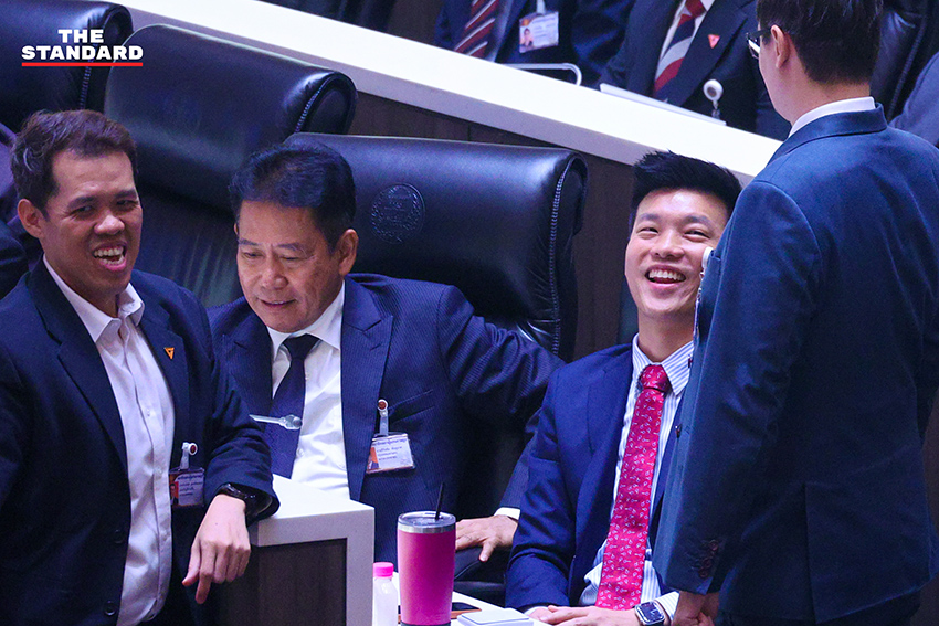 ภาพกลุ่ม สส. พรรคประชาชน 10 คน ขณะปฏิบัติหน้าที่ในรัฐสภา หลัง ป.ป.ช. ยื่นคดี 44 สส. ต่อศาล 16