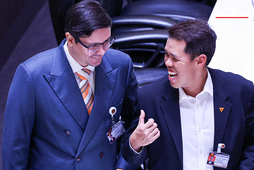 ภาพกลุ่ม สส. พรรคประชาชน 10 คน ขณะปฏิบัติหน้าที่ในรัฐสภา หลัง ป.ป.ช. ยื่นคดี 44 สส. ต่อศาล 17