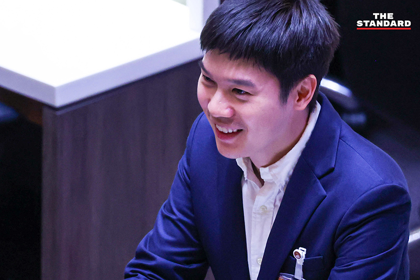 ภาพกลุ่ม สส. พรรคประชาชน 10 คน ขณะปฏิบัติหน้าที่ในรัฐสภา หลัง ป.ป.ช. ยื่นคดี 44 สส. ต่อศาล 18