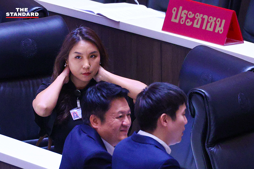 ภาพกลุ่ม สส. พรรคประชาชน 10 คน ขณะปฏิบัติหน้าที่ในรัฐสภา หลัง ป.ป.ช. ยื่นคดี 44 สส. ต่อศาล 19