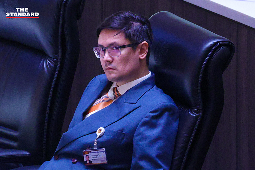 ภาพกลุ่ม สส. พรรคประชาชน 10 คน ขณะปฏิบัติหน้าที่ในรัฐสภา หลัง ป.ป.ช. ยื่นคดี 44 สส. ต่อศาล 3