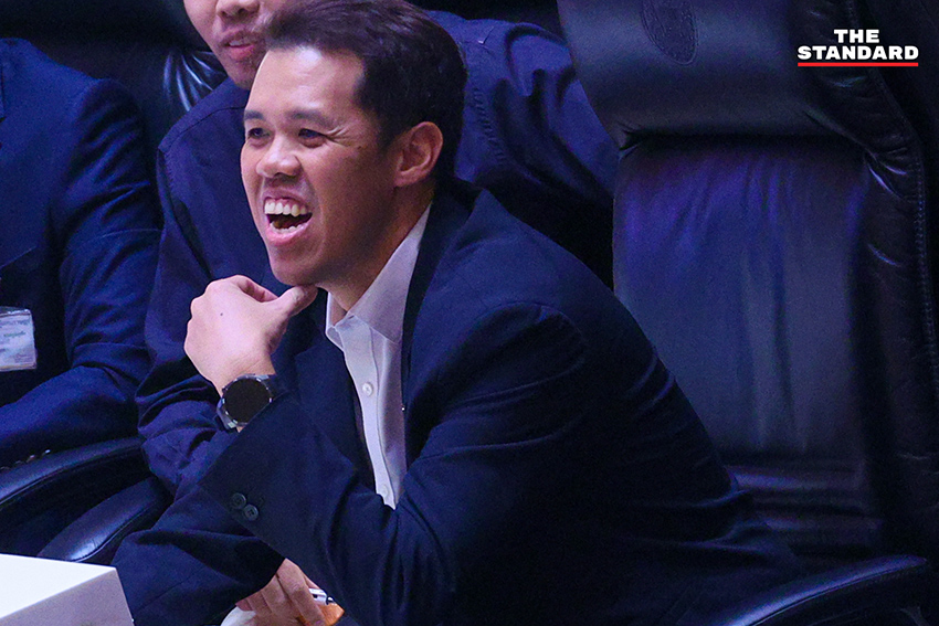 ภาพกลุ่ม สส. พรรคประชาชน 10 คน ขณะปฏิบัติหน้าที่ในรัฐสภา หลัง ป.ป.ช. ยื่นคดี 44 สส. ต่อศาล 6