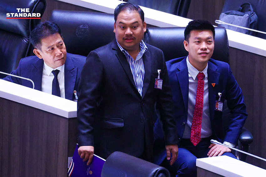 ภาพกลุ่ม สส. พรรคประชาชน 10 คน ขณะปฏิบัติหน้าที่ในรัฐสภา หลัง ป.ป.ช. ยื่นคดี 44 สส. ต่อศาล 7