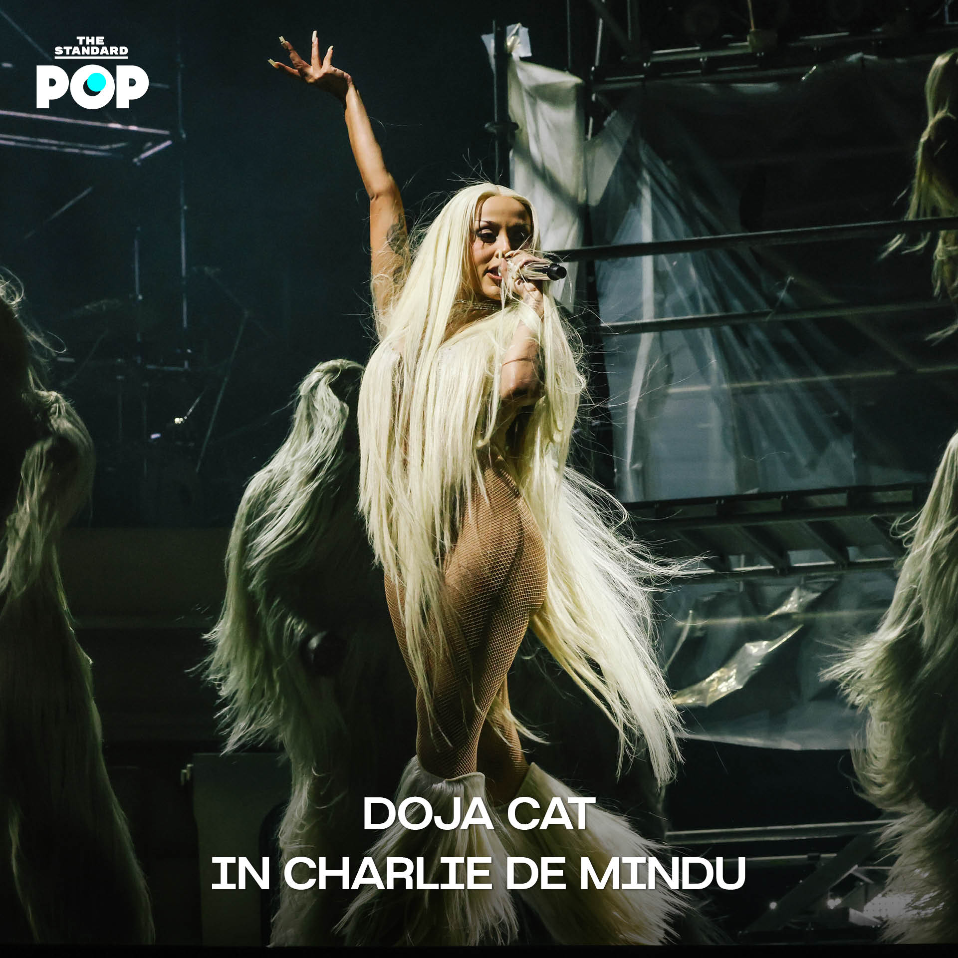 ภาพประกอบบทความแสดง 7 ลุคแฟชั่นสุดไอคอนิกของศิลปินดังบนเวที Coachella 5