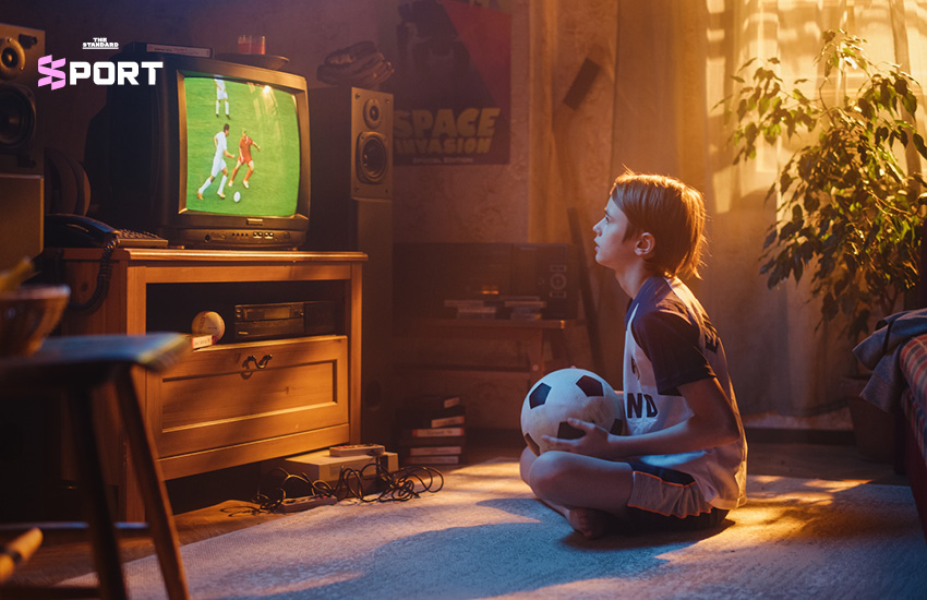 ภาพย้อนวันวานบรรยากาศแฟนกีฬายุค 90 กับสื่อสิ่งพิมพ์และเสื้อฟุตบอลวินเทจ 1