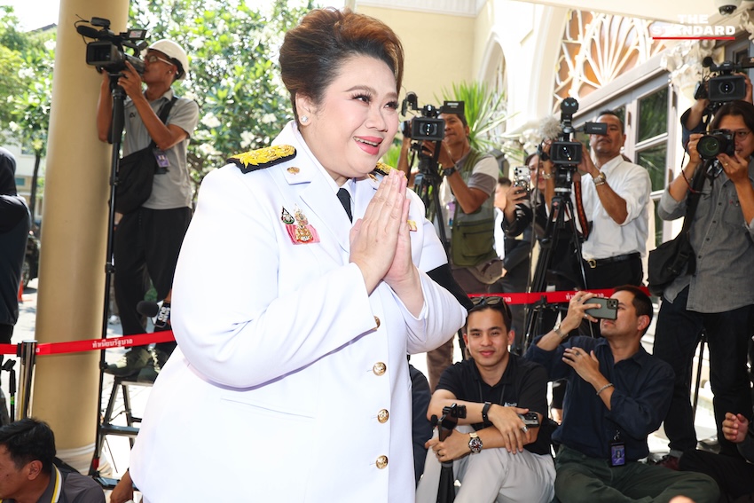 คณะรัฐมนตรี อนุทิน 2 ทยอยเดินทางเข้าทำเนียบรัฐบาล เพื่อถ่ายภาพติดบัตรประจำตัวรัฐมนตรี 10