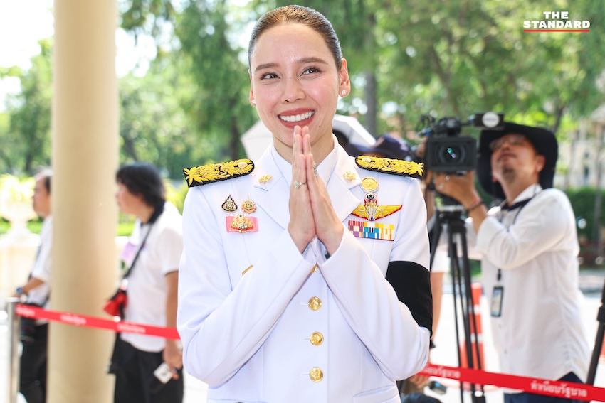 คณะรัฐมนตรี อนุทิน 2 ทยอยเดินทางเข้าทำเนียบรัฐบาล เพื่อถ่ายภาพติดบัตรประจำตัวรัฐมนตรี 11