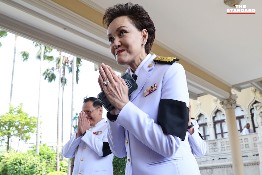 คณะรัฐมนตรี อนุทิน 2 ทยอยเดินทางเข้าทำเนียบรัฐบาล เพื่อถ่ายภาพติดบัตรประจำตัวรัฐมนตรี 6