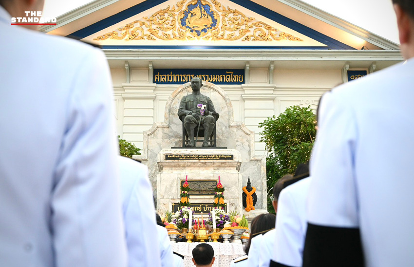 อนุทิน ชาญวีรกูล วางพุ่มสักการะ ครบรอบ 134 ปี กระทรวงมหาดไทย 3