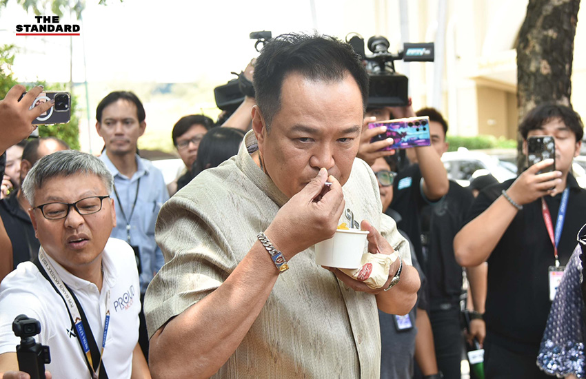 อนุทิน ชาญวีรกูล ชงมัจฉะและกินไอศกรีมร่วมกับสื่อมวลชน ณ ทำเนียบรัฐบาล 1