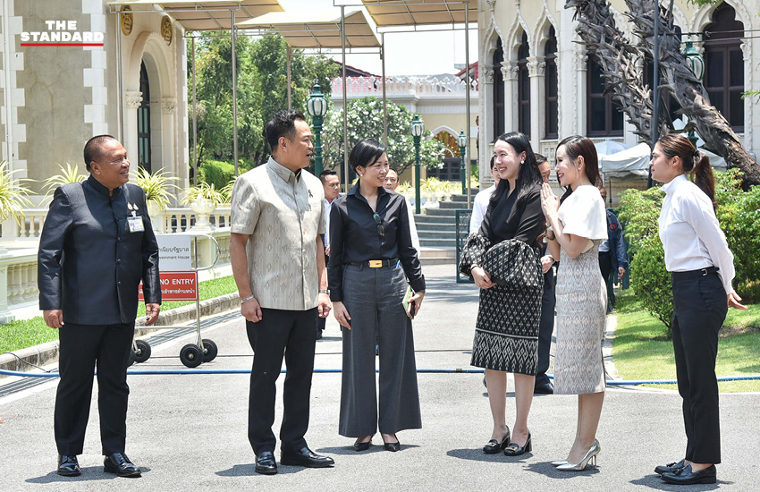 อนุทิน ชาญวีรกูล ชงมัจฉะและกินไอศกรีมร่วมกับสื่อมวลชน ณ ทำเนียบรัฐบาล 2