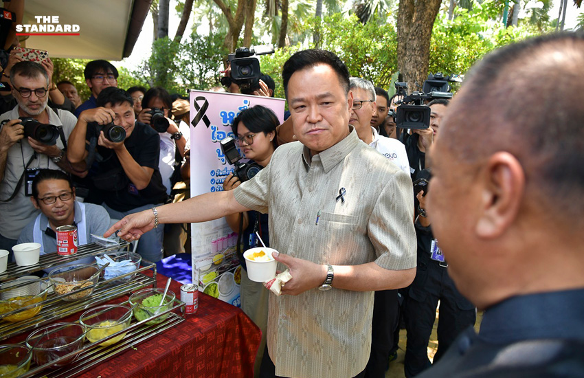 อนุทิน ชาญวีรกูล ชงมัจฉะและกินไอศกรีมร่วมกับสื่อมวลชน ณ ทำเนียบรัฐบาล 3