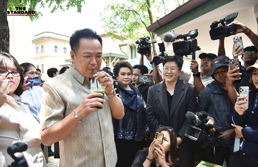 อนุทิน ชาญวีรกูล ชงมัจฉะและกินไอศกรีมร่วมกับสื่อมวลชน ณ ทำเนียบรัฐบาล 5