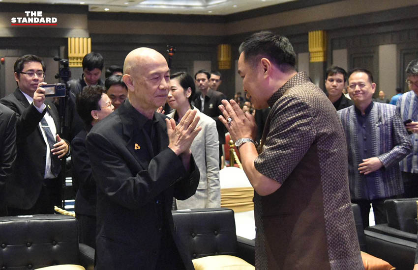 ภาพ อนุทิน ชาญวีรกูล เป็นประธานเปิดงานวันผู้สูงอายุและวันครอบครัว พร้อมเชิญชวน ‘ก้ม กราบ กอด’ เพื่อสร้างความเข้มแข็งในครอบครัว 2