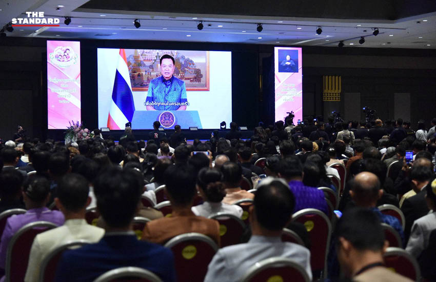 ภาพ อนุทิน ชาญวีรกูล เป็นประธานเปิดงานวันผู้สูงอายุและวันครอบครัว พร้อมเชิญชวน ‘ก้ม กราบ กอด’ เพื่อสร้างความเข้มแข็งในครอบครัว 3