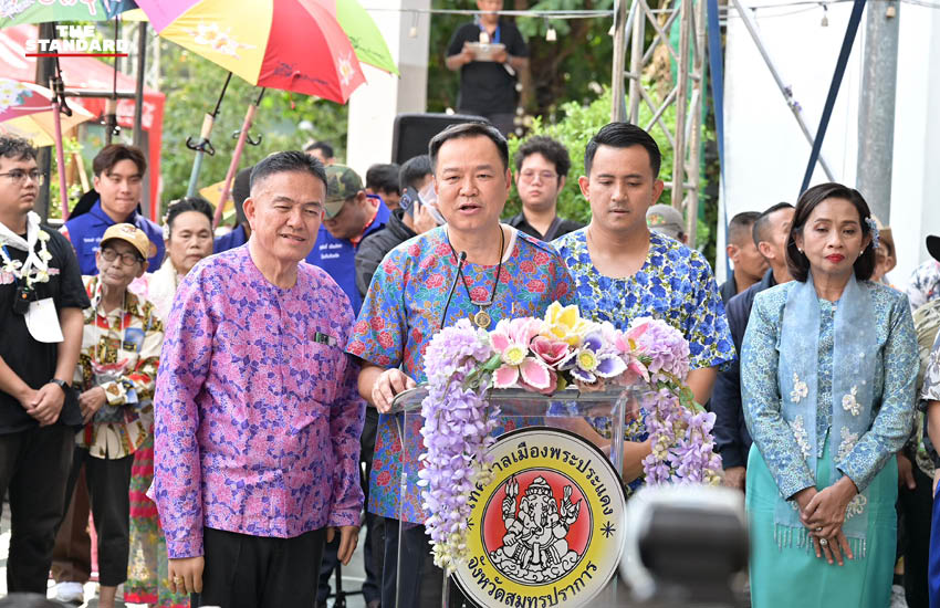 นายอนุทิน ชาญวีรกูล และภริยา เป็นประธานเปิดงานสงกรานต์พระประแดงท่ามกลางประชาชนและนักท่องเที่ยว 1